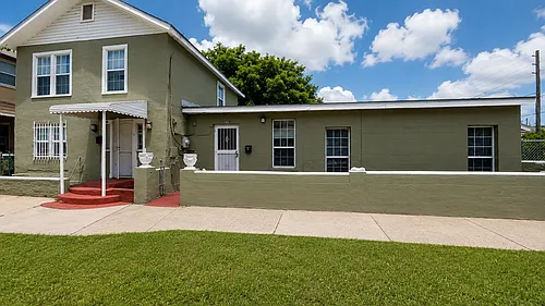 1049 Pippin St Photo 1