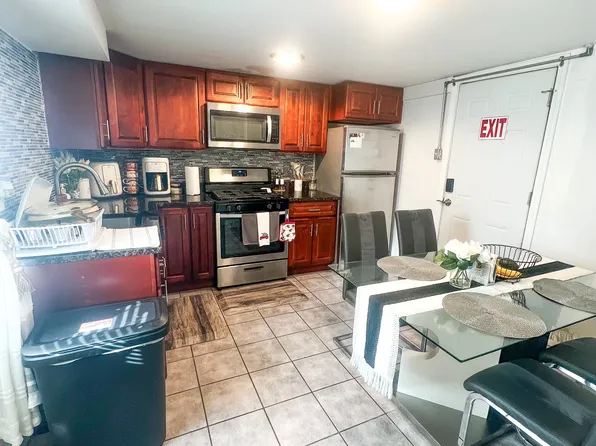 312 Douglas Ave #1, Providence, RI 02908
