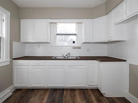 4th image of 107 Shelter St