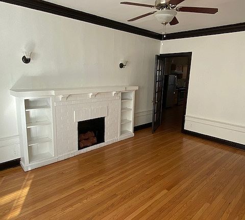 3rd image of 827 W Cornelia Ave APT 3N