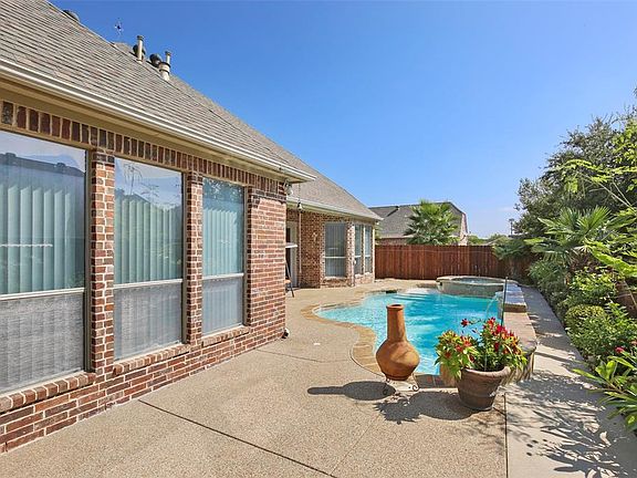 4th image of 8316 Regency Dr