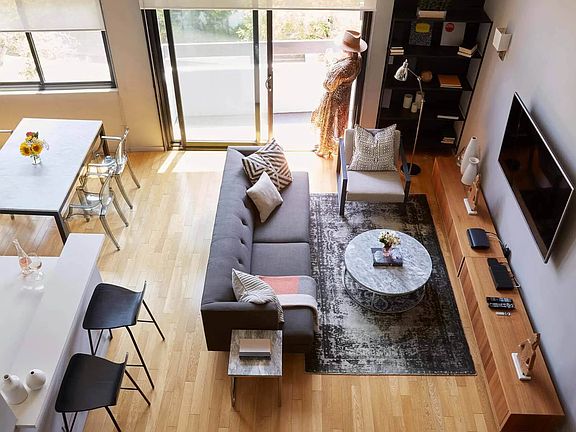4th image of 888 Hilgard Ave #101