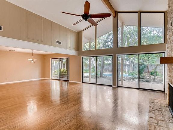 4th image of 3301 Park Hills Dr