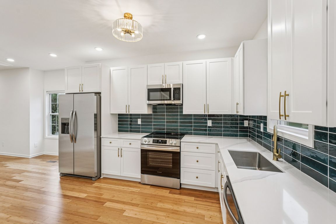 next background image