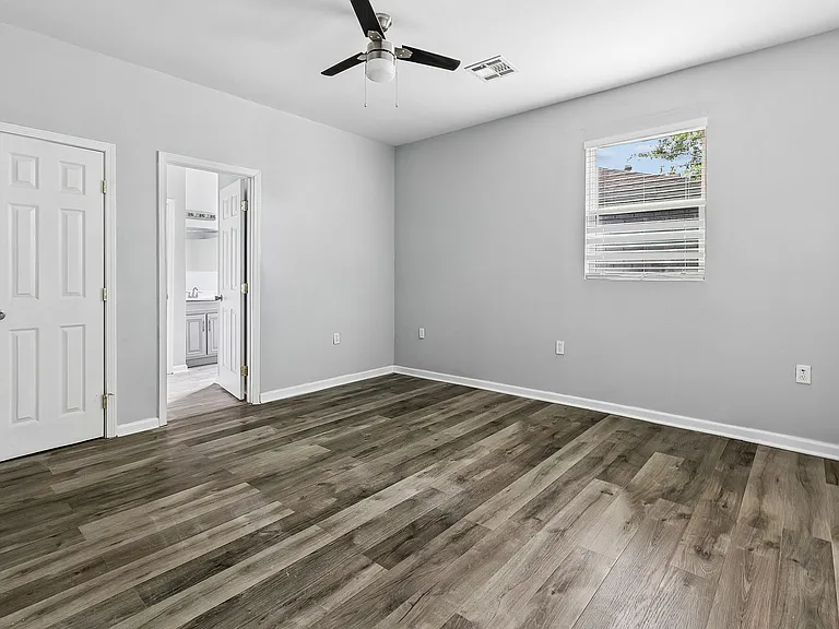 3540 Clermont Dr — Photo 10
