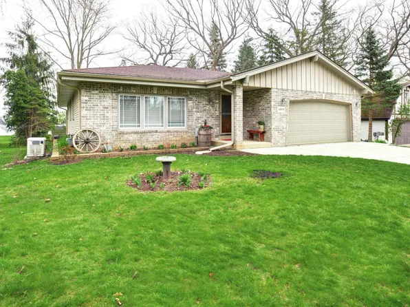 N8978 Lake Ln, East Troy, WI 53120