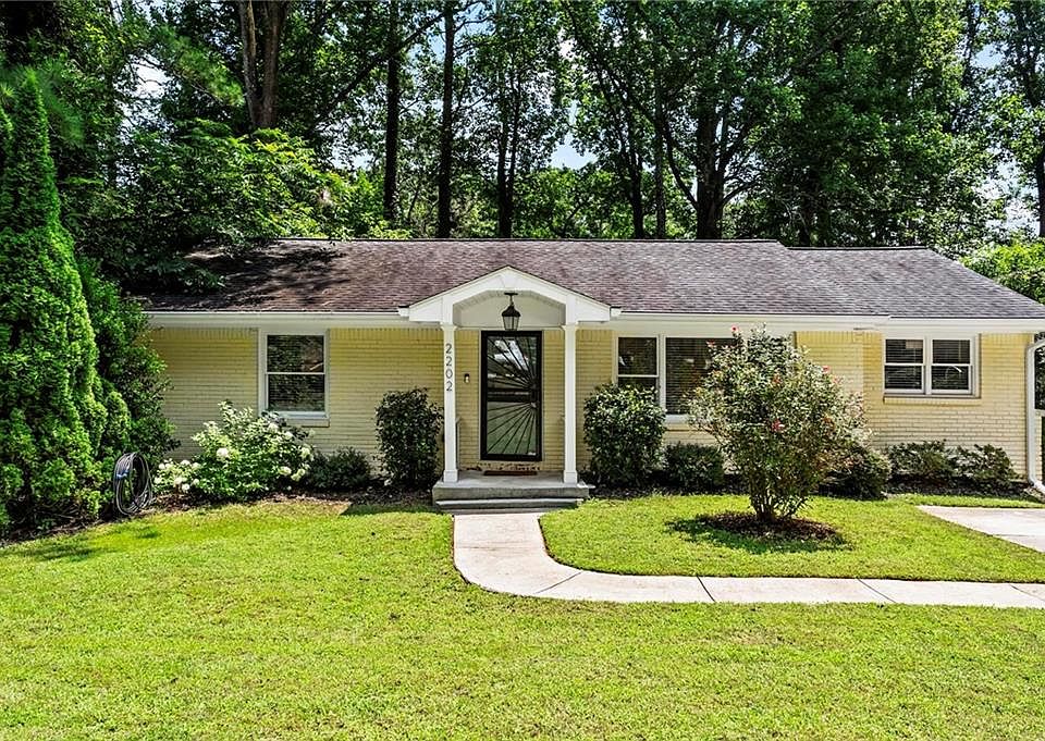1st image of 2202 Lilac Ln
