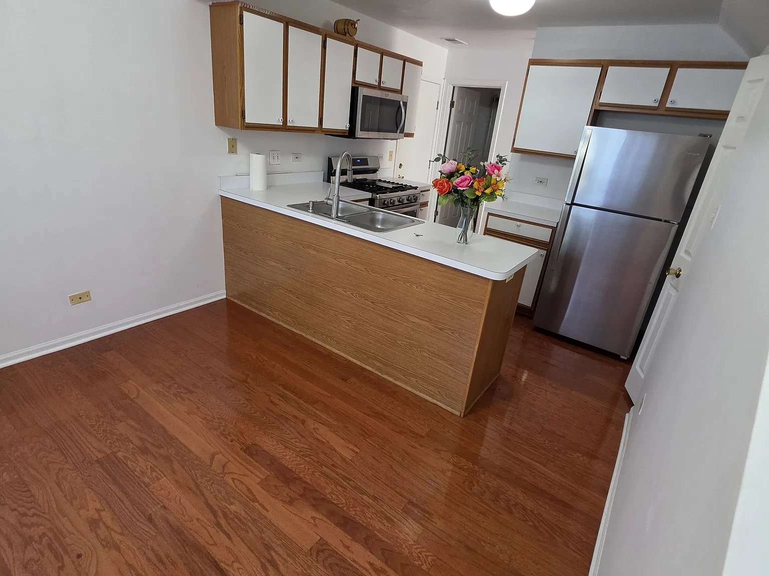 2 bed, 1428 sqft, $2,500 — Photo 2
