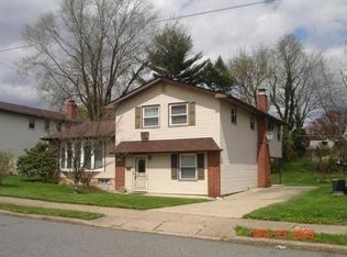 1045 Camas Dr, Philadelphia, PA 19115