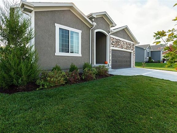 4th image of 1211 SE Fawn Ln