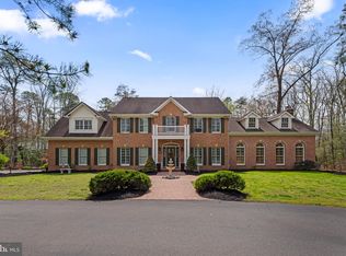 301 Sturtons Ln, Pasadena, MD 21122