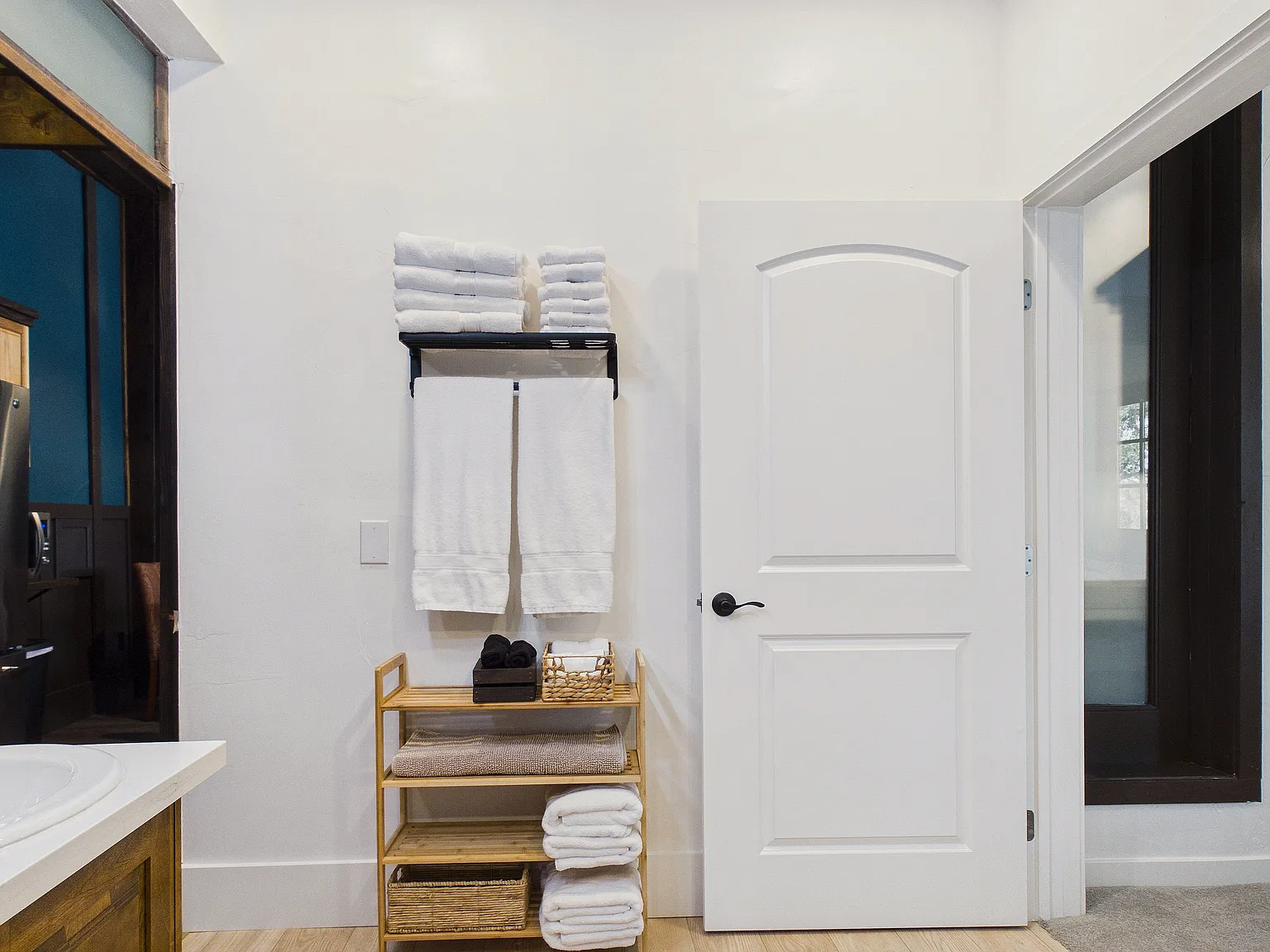 2 bed, 1043 sqft, $2,300 — Photo 1