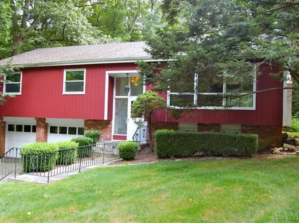 13 Dailey Dr, Croton On Hudson, NY 10520