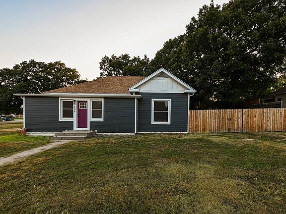 3rd image of 804 Flannery Ave