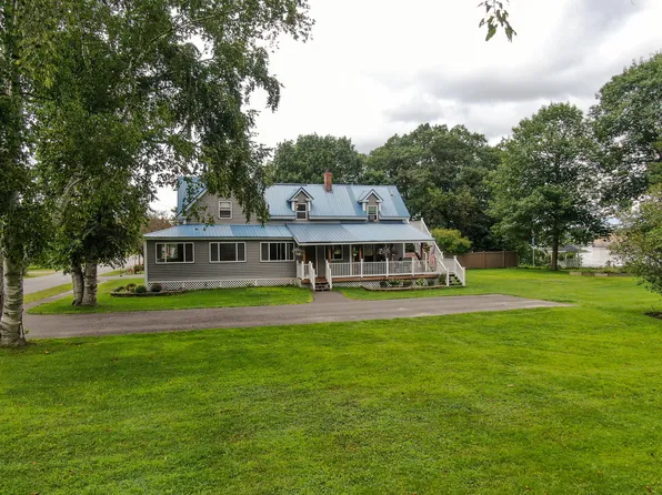 37 Penobscot Avenue, Howland, ME 04448