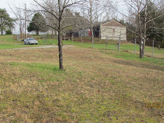 4th image of 120 Maywood Circle