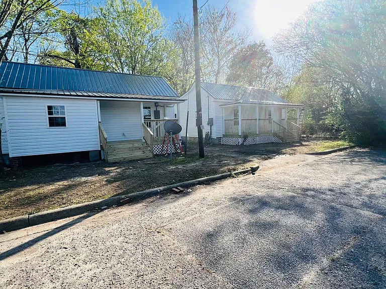 110 E Dewey St — Photo 8