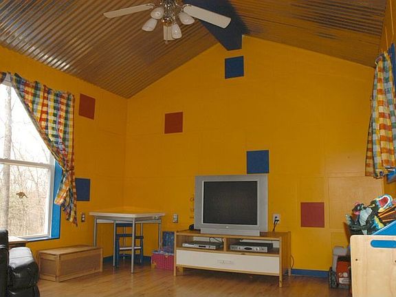 Family Room (has 3 windows)