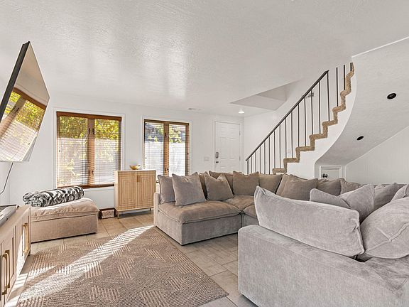 5th image of 1330 W Indian Hills Dr Unit 1