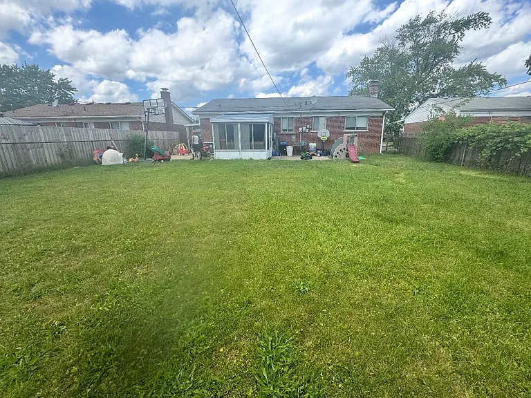 10551 N Oak Dr — Photo 3