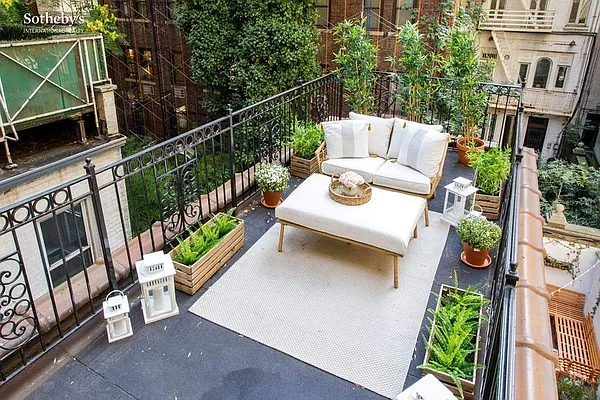 Rented by Sotheby's International Realty | media 12