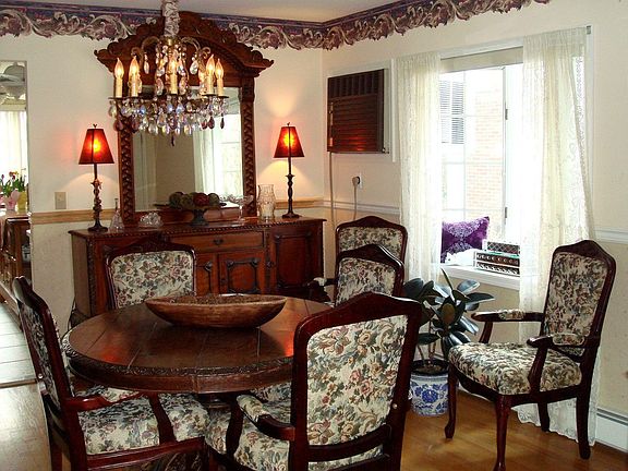 Dining Room w/Bay Window