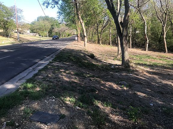 3rd image of 810 Estates Dr