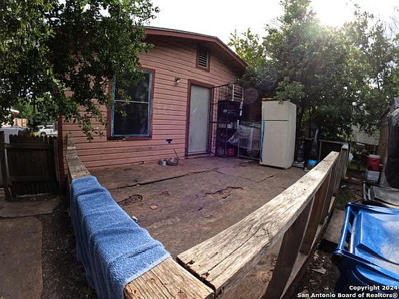 4th image of 237 SURREY AVE