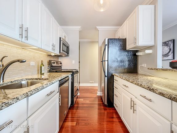 5th image of 1460 N Sandburg Ter APT 1901