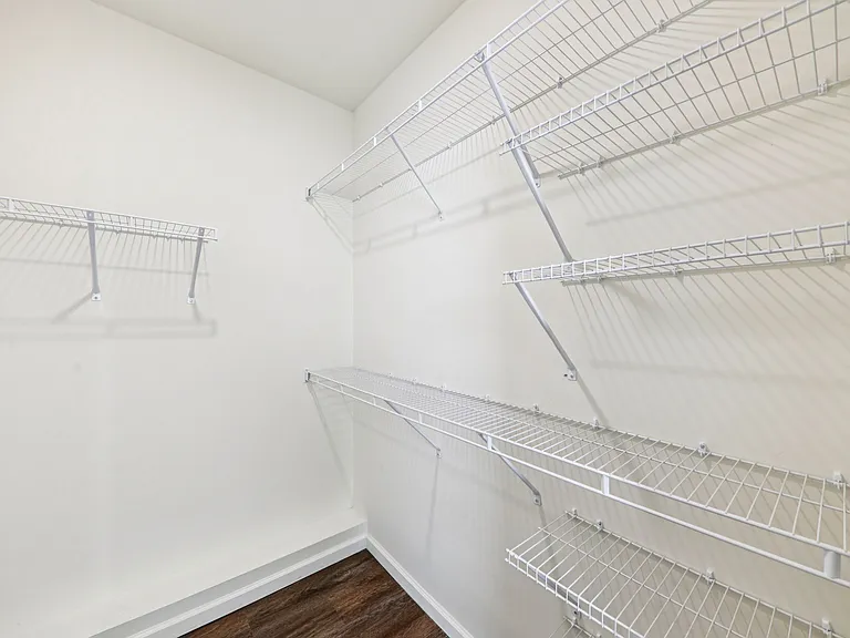 Thornwood Apartments — Photo 41