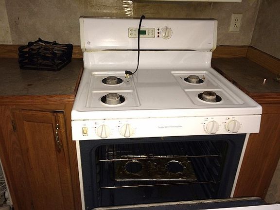 3rd image of 876 Lawson Ave E