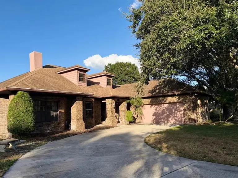 1102 Sugartree Dr S — Photo 1