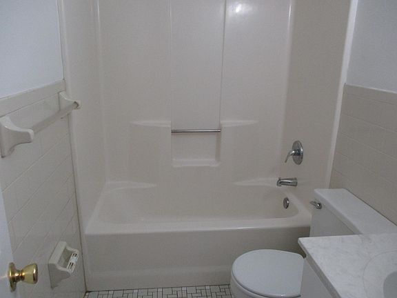 3rd image of 9624 2nd Bay St #2