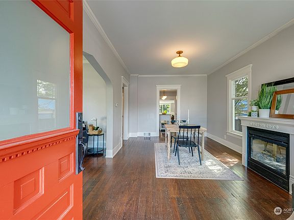 3rd image of 513 Pine Avenue