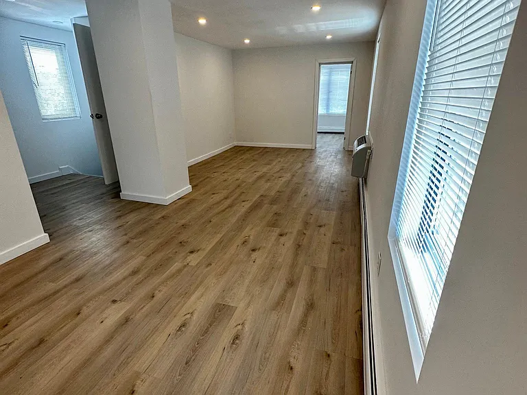 9 Fraser St #B — Photo 3