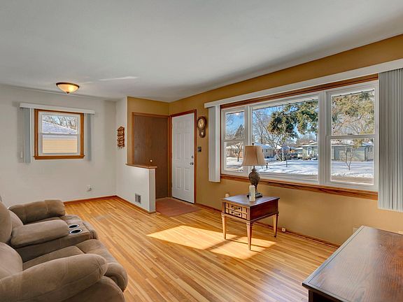 4th image of 151 Gresham Ave N