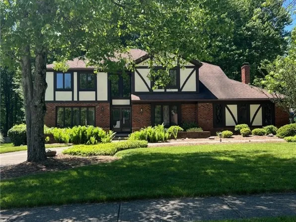 9722 Forge Dr, Brecksville, OH 44141