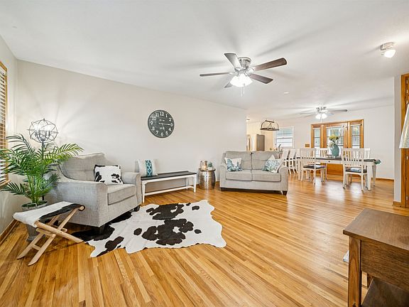 3rd image of 300 N Wood Ave