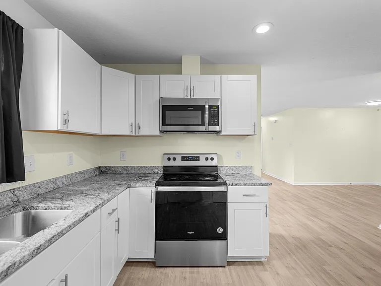 103 Oakwood Ct — Photo 8