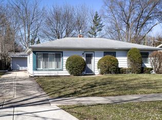320 N Emerald Ave, Mundelein, IL