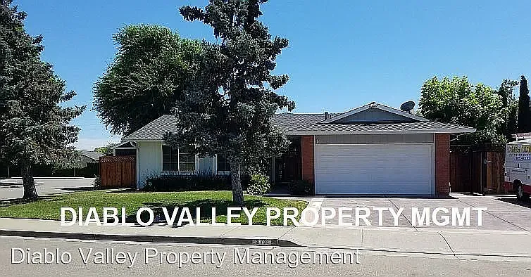 873 Yolo Way — Photo 1