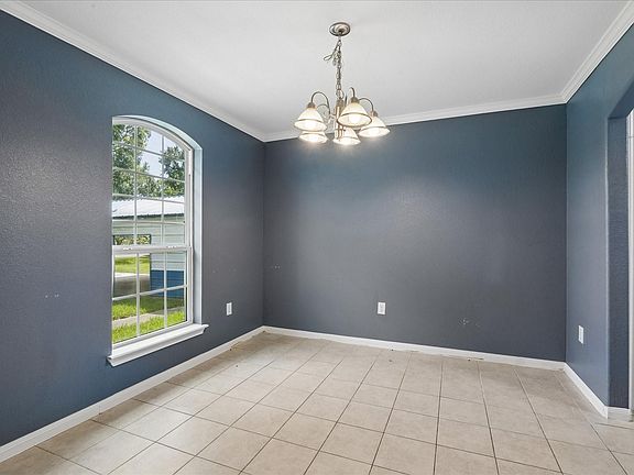 3rd image of 118 Tower Dr