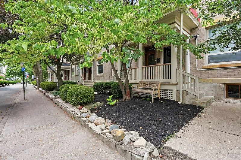 1 bed, 1.0 bath, 690 sqft, $1,595 — Photo 3