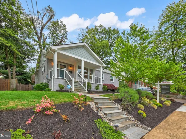 5917 9th St N, Arlington, VA 22205