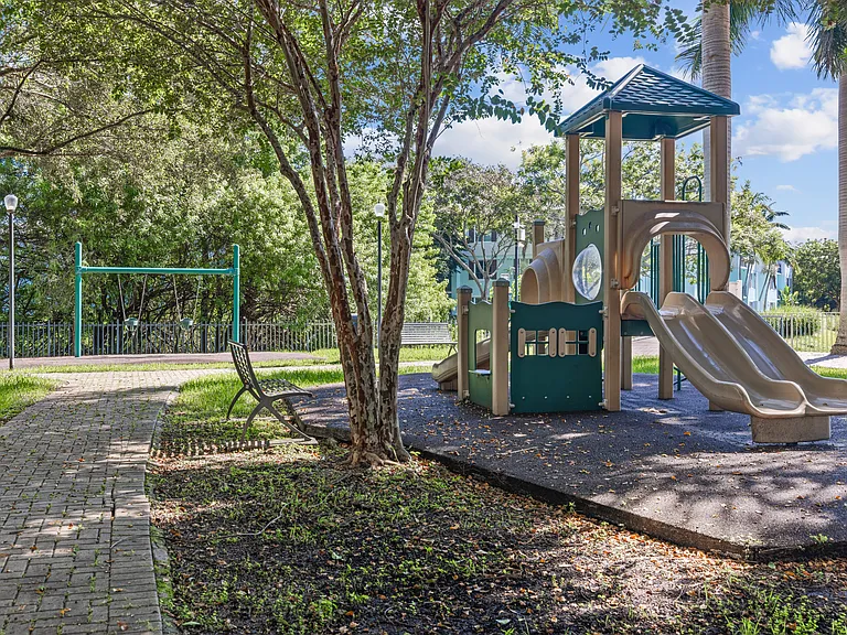 Bell Kendall West — Photo 40