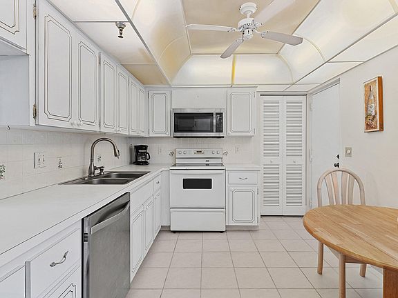 4th image of 6400 NW 2ND Avenue #321
