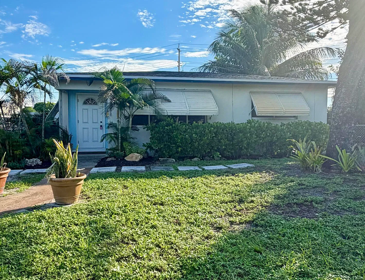 2 bed, 1.0 bath, 769 sqft, $2,400 — Photo 1