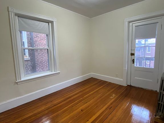 4th image of 1595 Beacon St
