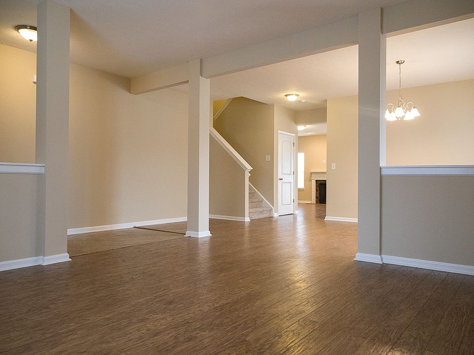 Entry, Family Rm, Dining Rm