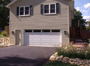 1590 Raymond St, South Elgin, IL 60177